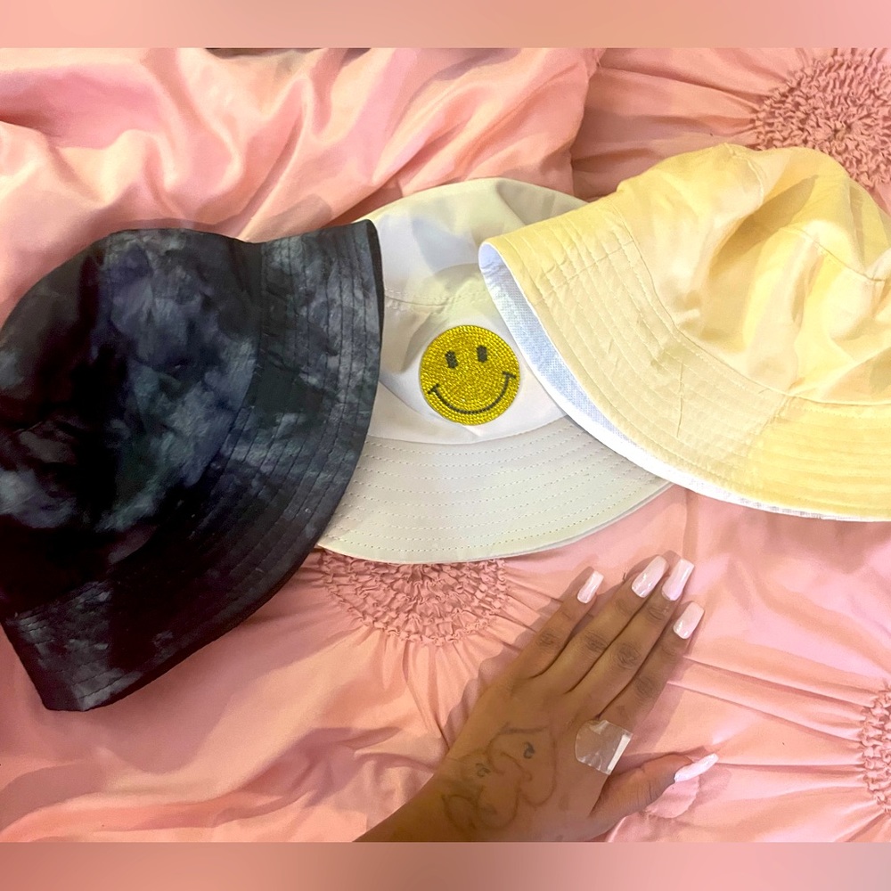 BUCKET HATS.